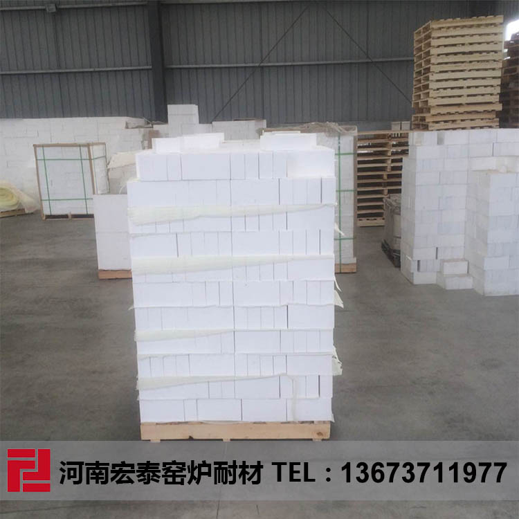 耐火材料在玻璃池窑中蚀变的